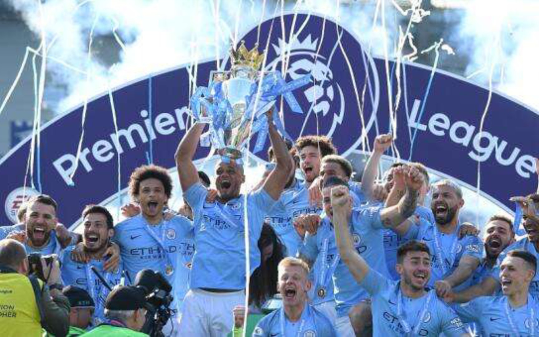 港队的对决 港队的对决